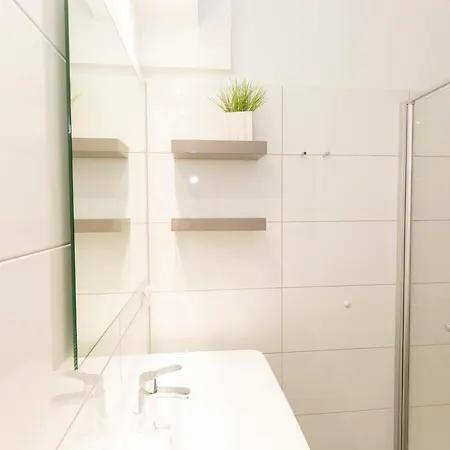 Lord Nelson App 601 Apartment *